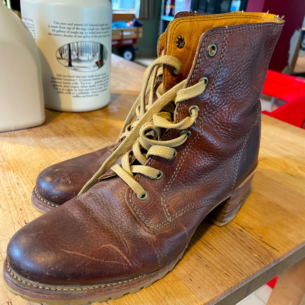Frye Sabrina leather boots size 10
